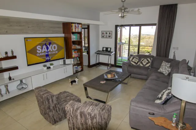 House for Sale: Lomas del Valle Condominium, Santa Ana