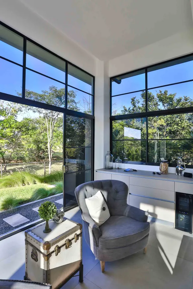 Modern Minimalist Gem for sale in Hacienda Los Reyes