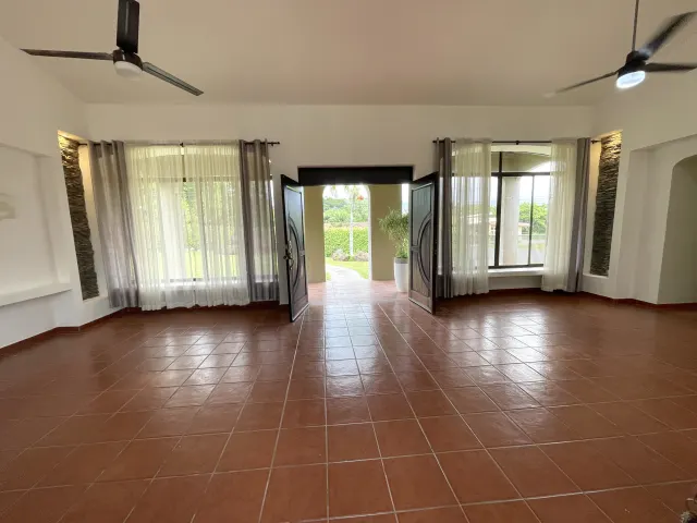 Single-story house for sale Hacienda Los Reyes
