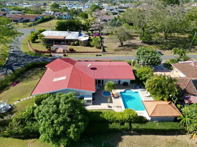 House for sale in Hacienda Los Reyes, boasting a prime location and outstanding features.