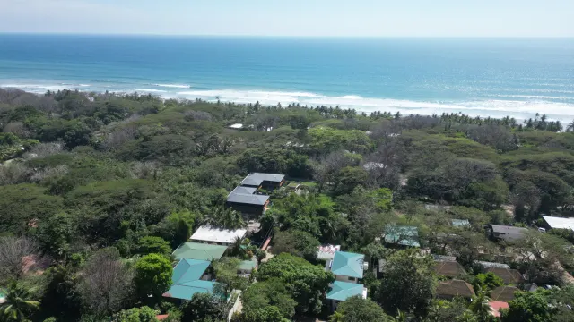 2-bedroom Apartment for rent walking distance to Playa Hermosa