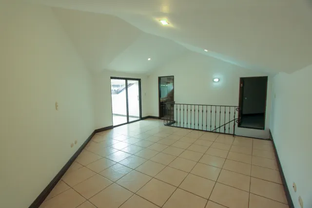 House for sale or rent, single-story, in the Bosques Lindora condominium, Santa Ana. RENTED