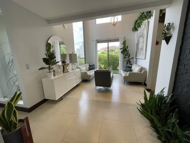 Beautiful House for Sale in Gated Community - Hacienda Los Reyes