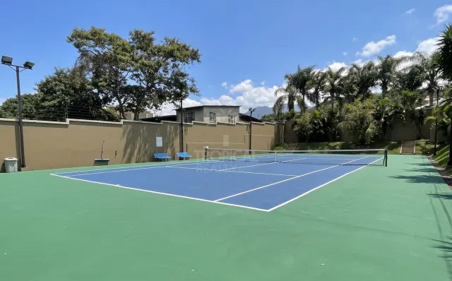 Spacious 4-Bedroom Townhouse in Villas de Valencia Condominium, Escazú