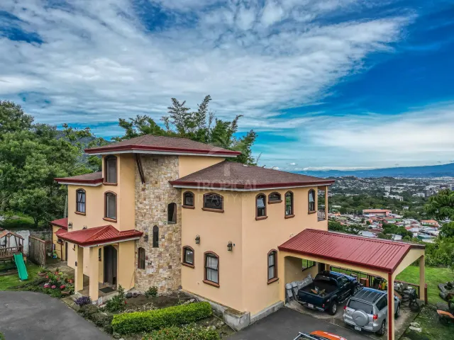Panoramic home Escazu, property with a home and 2 apartments