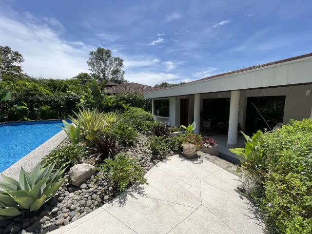 For Sale, Single-Story House with Pool Los Reyes