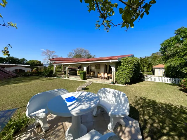 House for sale in Hacienda Los Reyes, boasting a prime location and outstanding features.