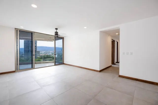 Luxury 10th Floor Condo with Panoramic Views in Nunciatura
