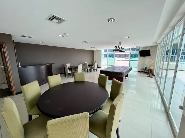 Penthouse Exclusivo en Torre Nunciatura: Elegancia y Funcionalidad