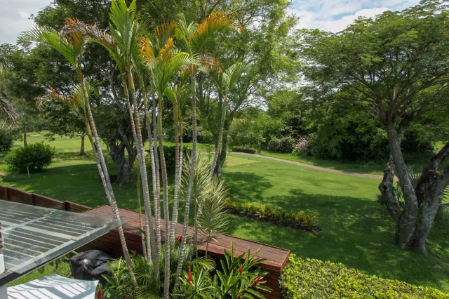 Modern Golf Course Haven: Spectacular Home in Valle del Sol, Santa Ana