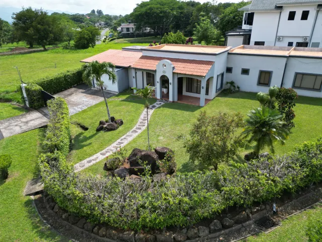 Single-story house for sale Hacienda Los Reyes