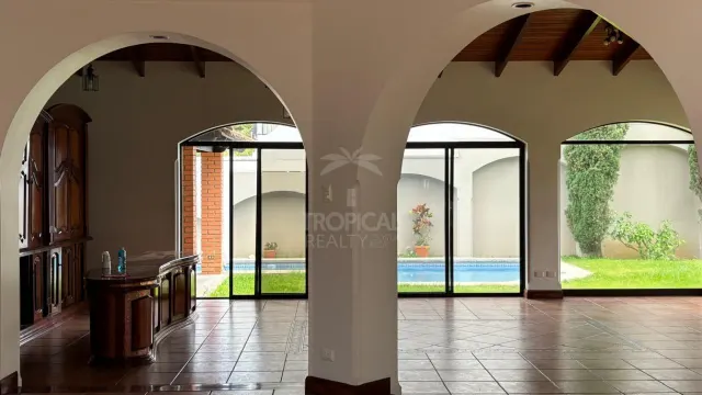 Independent Luxury Home in Los Laureles, Escazú