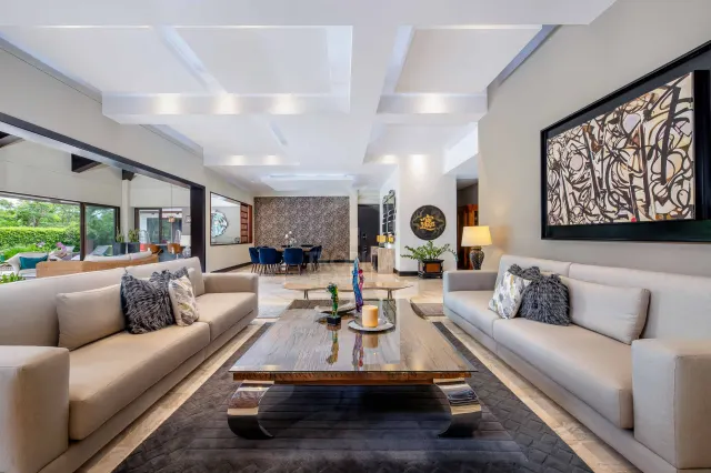 La Hacienda Cosmopolitan Chic – Exclusive Single-Level Luxury Estate in Santa Ana