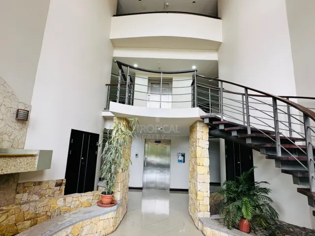 One-Level Penthouse in Avalon Country, Santa Ana – $240,000