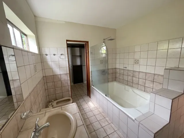 Single-story house for sale Hacienda Los Reyes