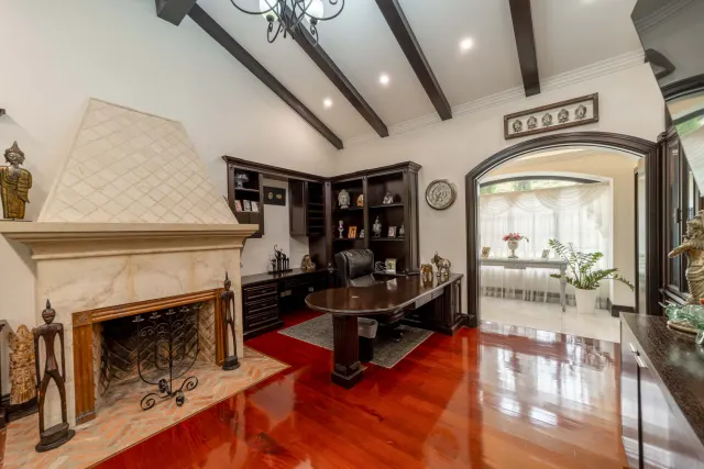 Monteran Luxury Home: Exquisite 3-Bedroom Residence