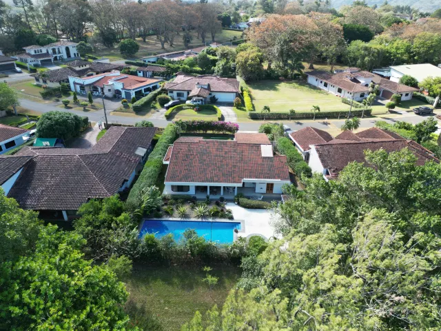 For Sale, Single-Story House with Pool Los Reyes