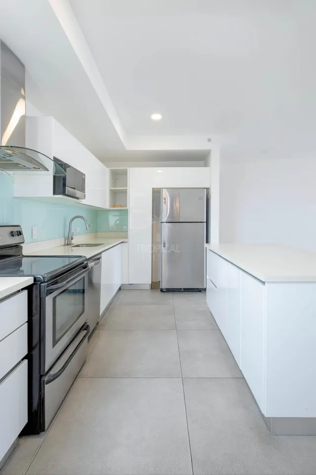 Luxury 10th Floor Condo with Panoramic Views in Nunciatura