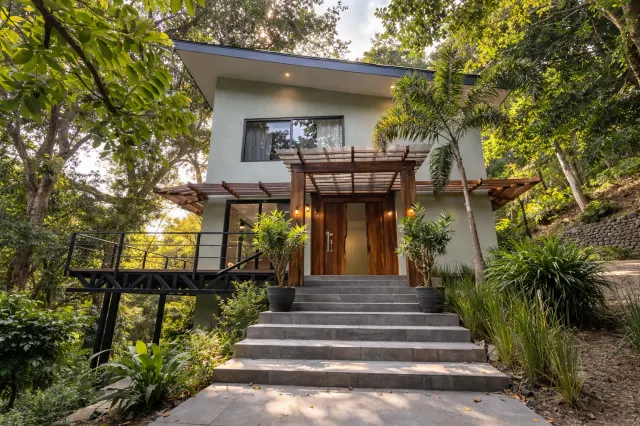 Smart Luxury Treehouse Home in Playa Órganos Paquera