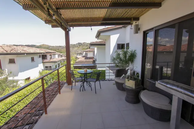 House for Sale: Lomas del Valle Condominium, Santa Ana