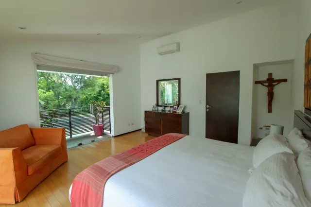 Modern Golf Course Haven: Spectacular Home in Valle del Sol, Santa Ana