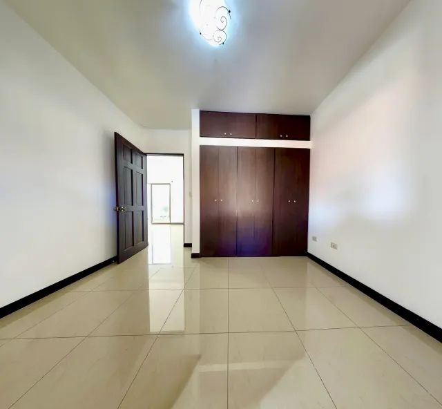 Modern 2-Bedroom Condo in Monte Blanco, Heredia