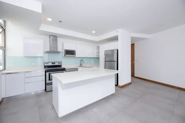 Luxury 10th Floor Condo with Panoramic Views in Nunciatura