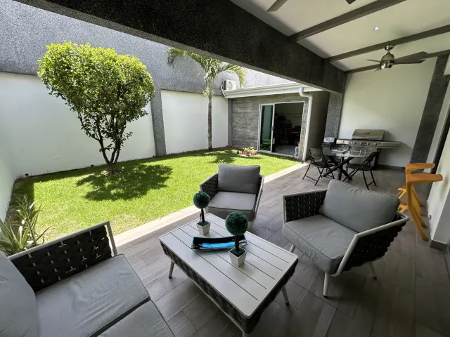 Contemporary House for Sale in Gated Community in Santa Ana