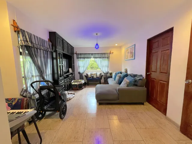 Charming Single-Story Residence in Los Reyes La Guacima: Your Ideal Home Awaits!