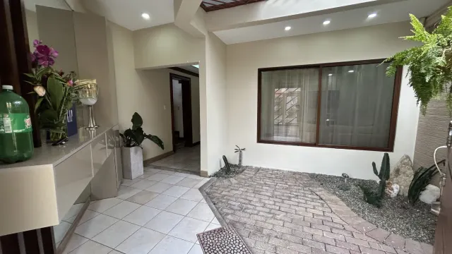 Home for Sale in Rohrmoser, Pavas – Spacious Layout & Private Terrace