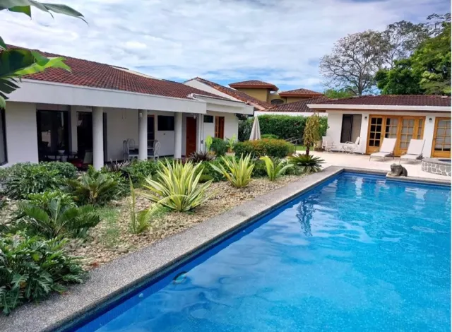 For Sale, Single-Story House with Pool Los Reyes