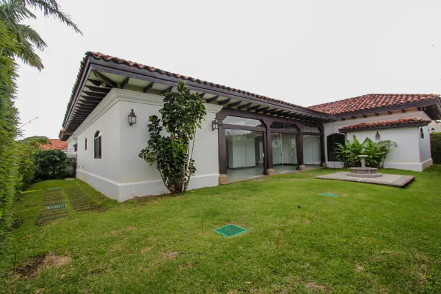 House in Bosques De Lindora
