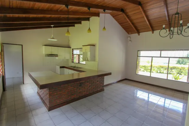 One-story house for sale, Santa Ana, Piedades