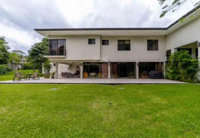 Elegance, Privacy & Comfort in the Heart of Escazú