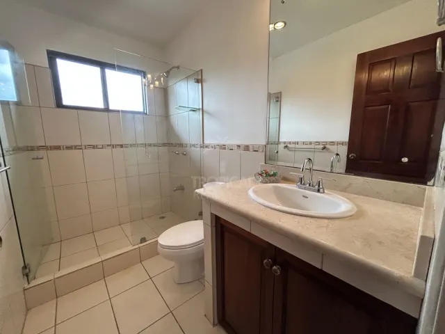 Spacious 4-Bedroom Townhouse in Villas de Valencia Condominium, Escazú