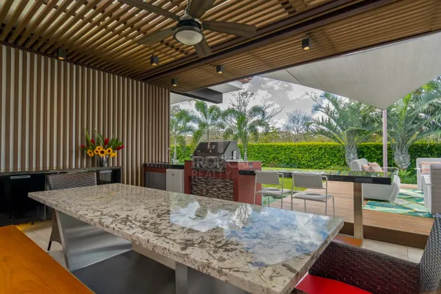 La Hacienda Cosmopolitan Chic – Exclusive Single-Level Luxury Estate in Santa Ana