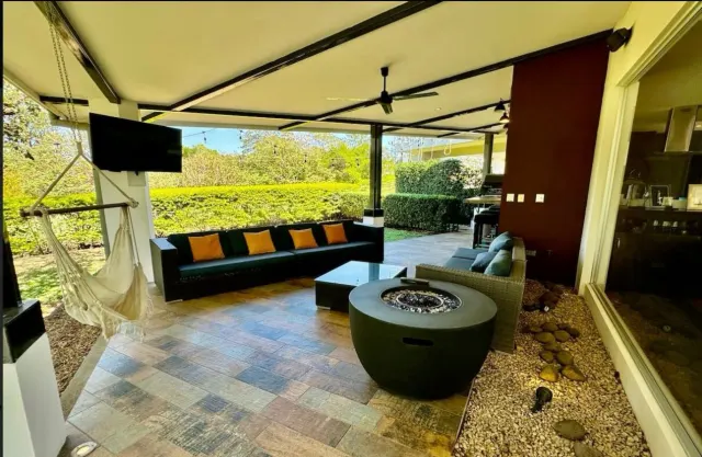 Charming two-story residence in Los Reyes La Guacima
