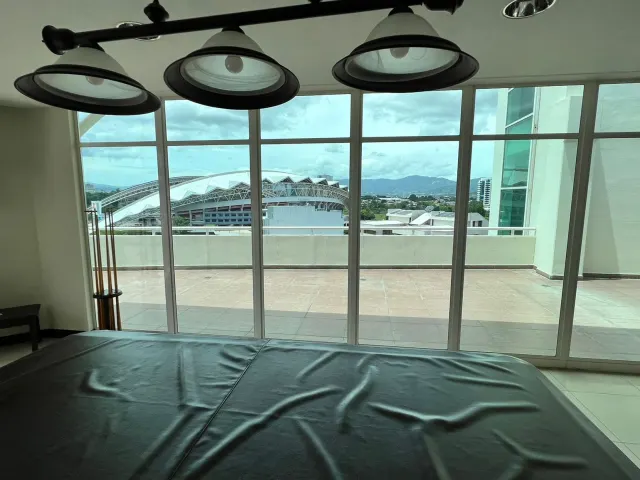 Penthouse Exclusivo en Torre Nunciatura: Elegancia y Funcionalidad