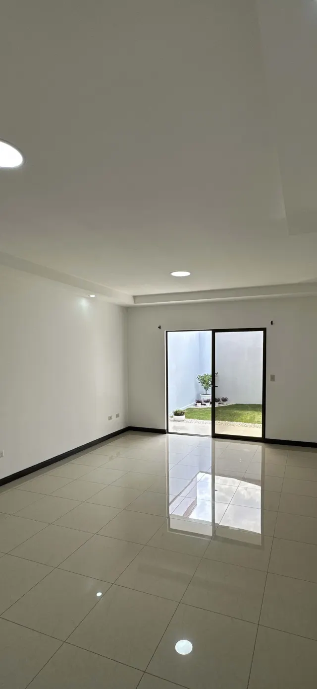 Modern 2-Bedroom Condo in Monte Blanco, Heredia