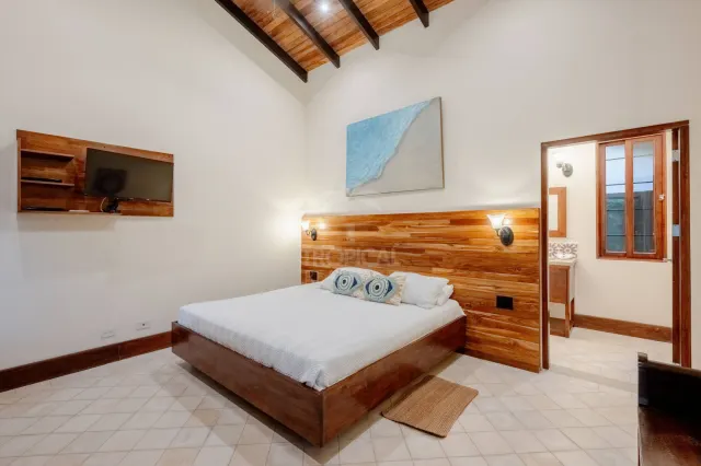Casa Caoba: 3-Bedroom Modern Colonial Home in Surfside Estates, Playa Potrero