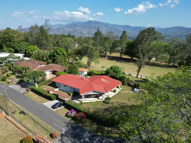 House for sale in Hacienda Los Reyes, boasting a prime location and outstanding features.