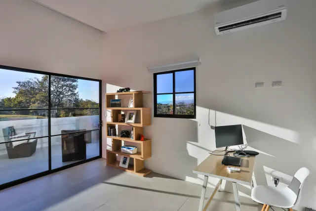 Modern Minimalist Gem for sale in Hacienda Los Reyes