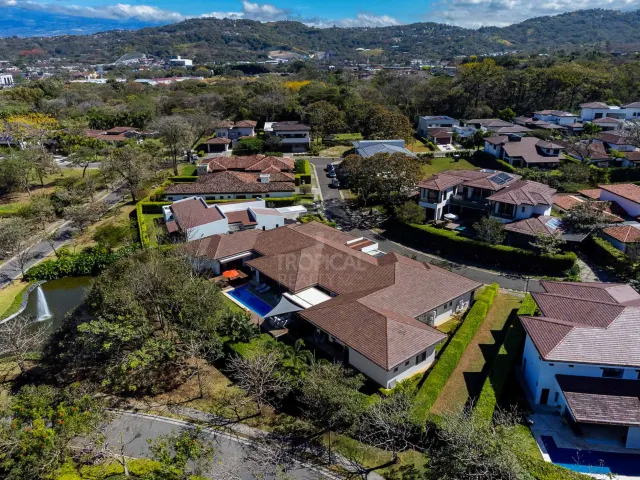 La Hacienda Cosmopolitan Chic – Exclusive Single-Level Luxury Estate in Santa Ana