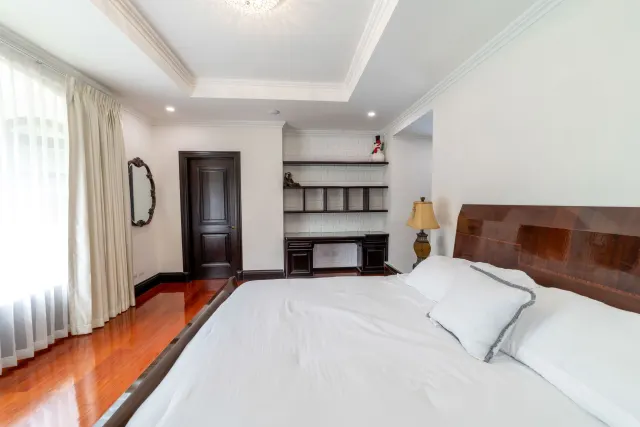 Monteran Luxury Home: Exquisite 3-Bedroom Residence