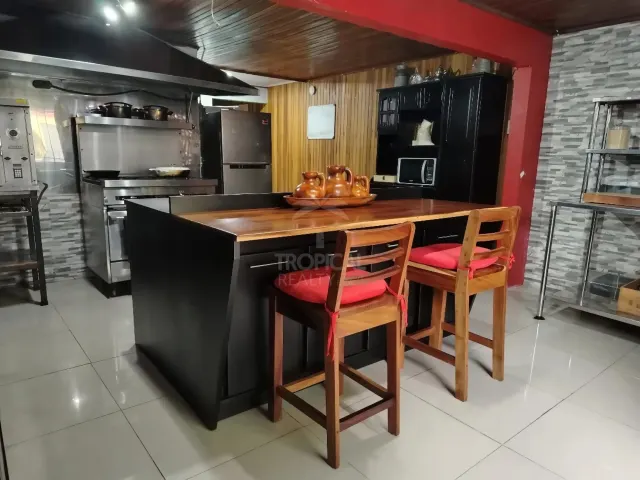 Property 2 homes, Mountain Views in San Isidro, Alajuela – Ideal Income/Hospitality or Vacation Home