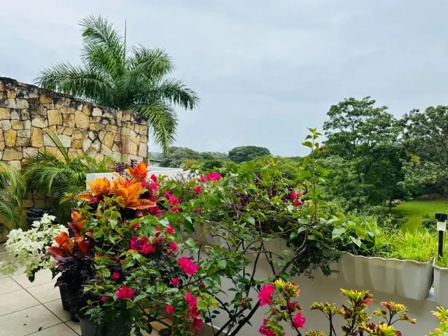 One-Level Penthouse in Avalon Country, Santa Ana – $240,000