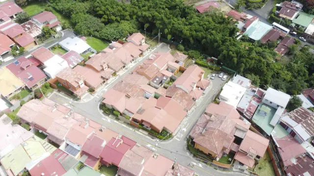 Modern 2-Bedroom Condo in Monte Blanco, Heredia