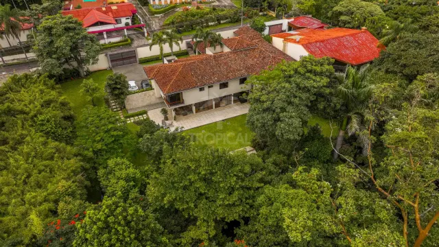 Elegance, Privacy & Comfort in the Heart of Escazú