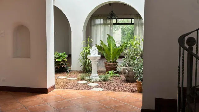 Independent Luxury Home in Los Laureles, Escazú