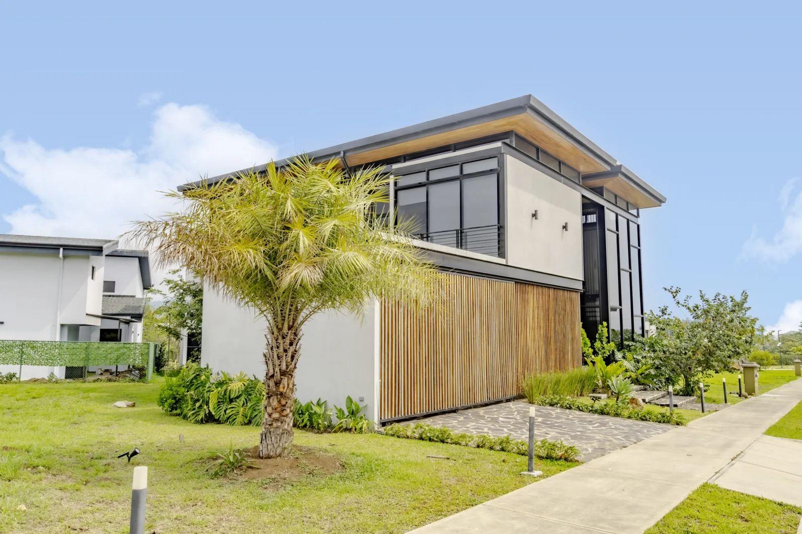 Building a House in Costa Rica vs Buying Turnkey